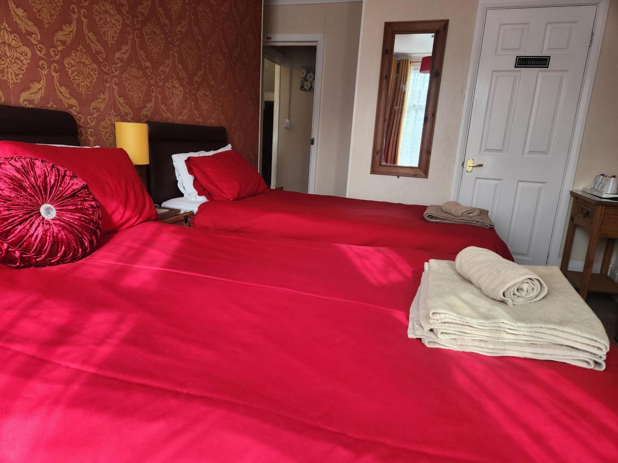 Twin Palms Guesthouse Грейт-Ярмут Экстерьер фото